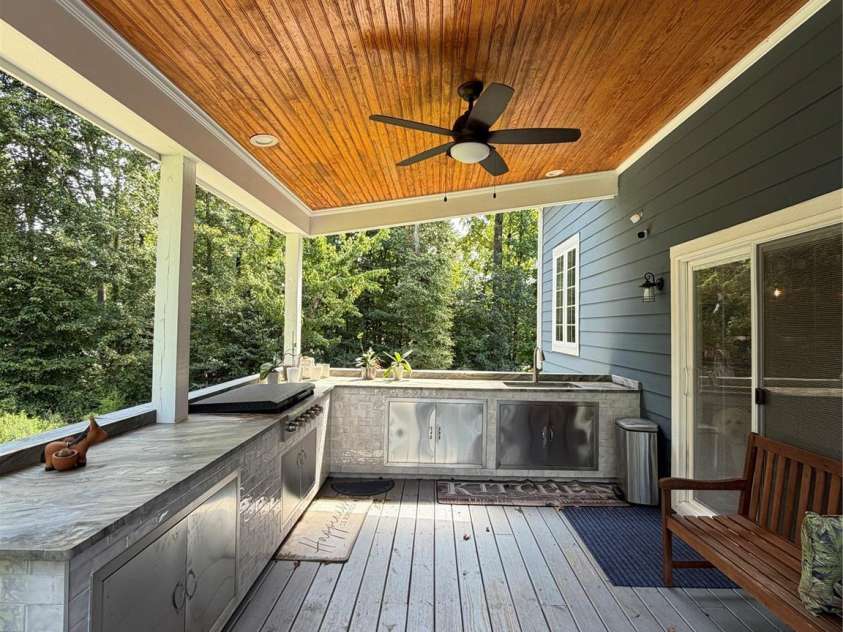 7902 Denbur Drive, Charlotte, NC 28215.  MLS# CAR4424339, YatesRealty ID 51706. 