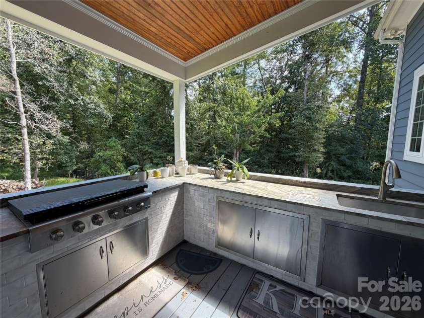 7902 Denbur Drive, Charlotte, NC 28215.  MLS# CAR4424339, YatesRealty ID 51706. 