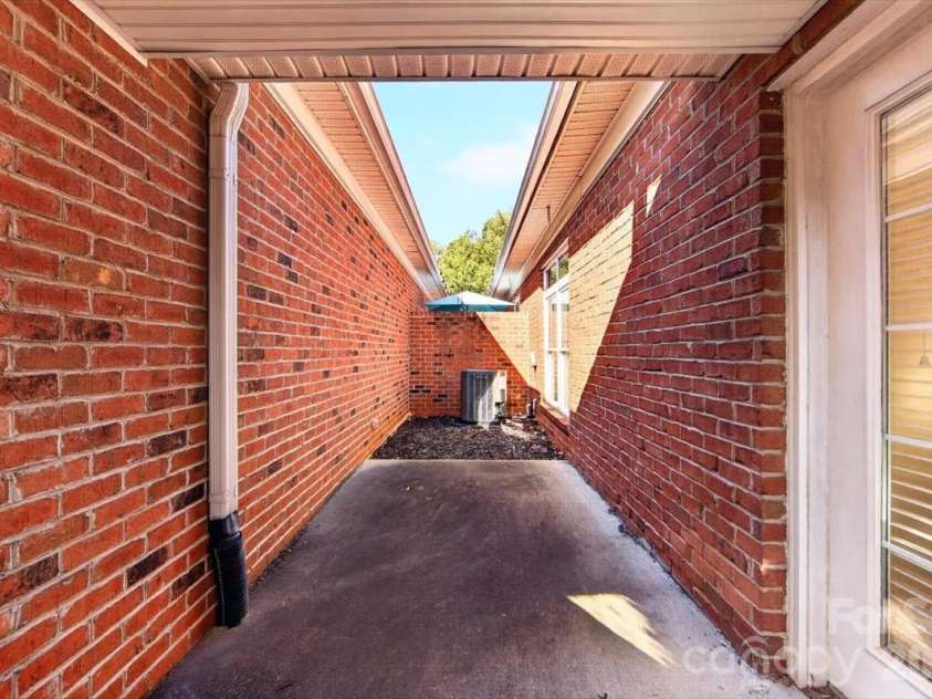 343 Liverpool Road, Rock Hill, SC 29730.  MLS# CAR4425811, YatesRealty ID 51707. 