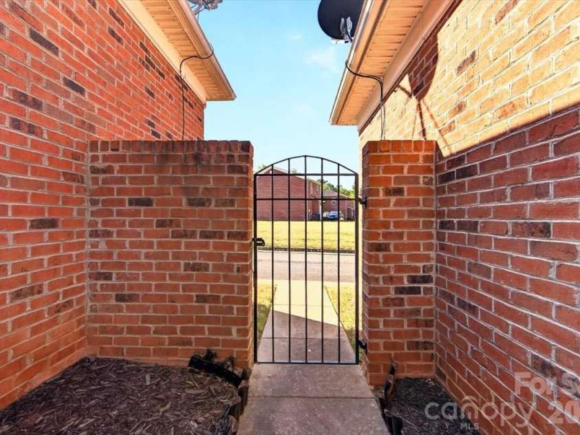 343 Liverpool Road, Rock Hill, SC 29730.  MLS# CAR4425811, YatesRealty ID 51707. 