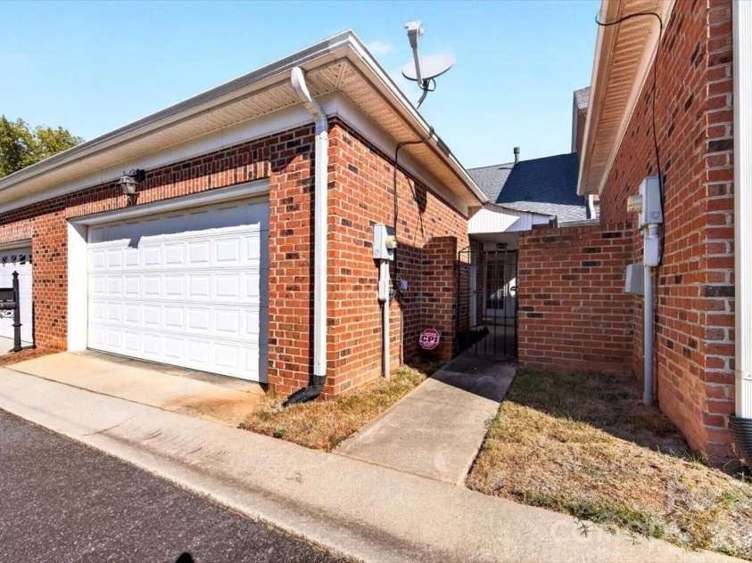 343 Liverpool Road, Rock Hill, SC 29730.  MLS# CAR4425811, YatesRealty ID 51707. 