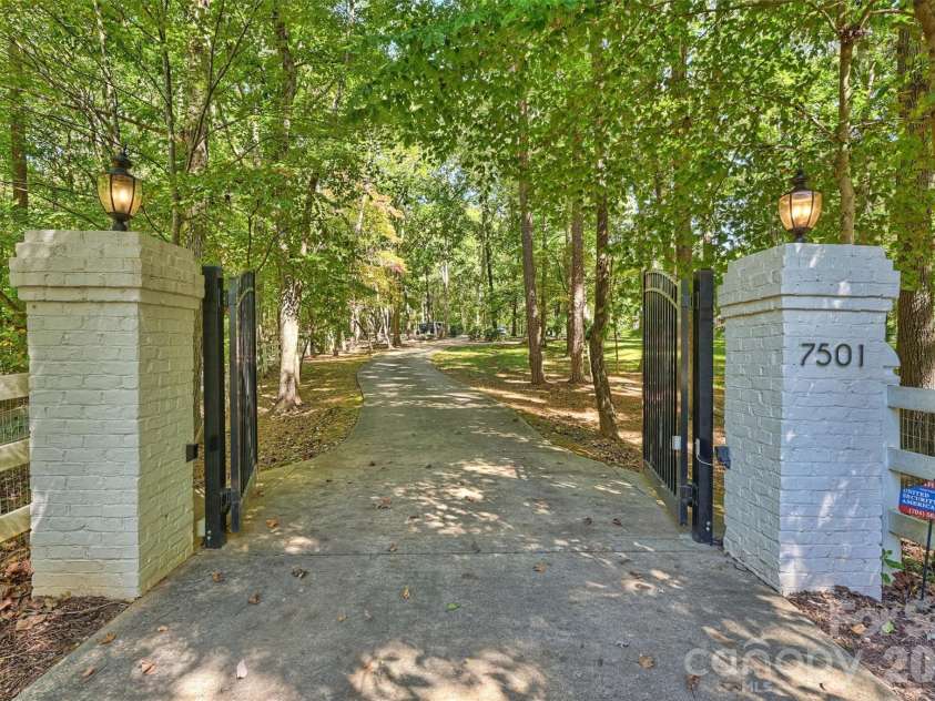 7501 Big Buck Trail, Waxhaw, NC 28173.  MLS# CAR4425295, YatesRealty ID 51709. 