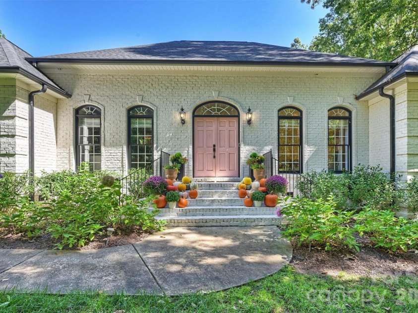 7501 Big Buck Trail, Waxhaw, NC 28173.  MLS# CAR4425295, YatesRealty ID 51709. 