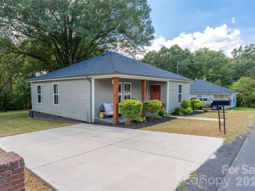 2501 Milton Avenue, Gastonia, NC 28052.  MLS# CAR4425906, YatesRealty ID 51713. 