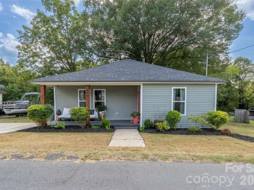 2501 Milton Avenue, Gastonia, NC 28052.  MLS# CAR4425906, YatesRealty ID 51713. 