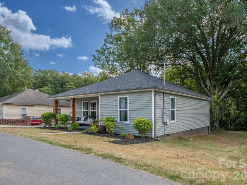 2501 Milton Avenue, Gastonia, NC 28052.  MLS# CAR4425906, YatesRealty ID 51713. 