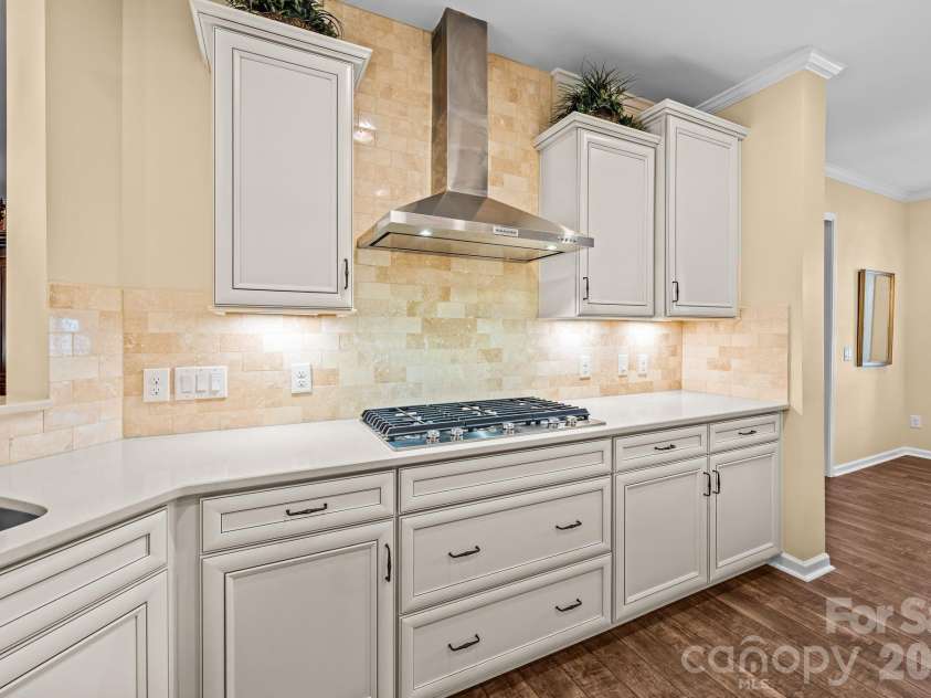 411 Haven Avenue, Fort Mill, SC 29715.  MLS# CAR4425938, YatesRealty ID 51714. Gas range and great cabinets for storage