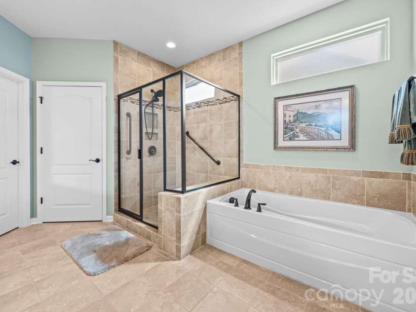 411 Haven Avenue, Fort Mill, SC 29715.  MLS# CAR4425938, YatesRealty ID 51714. Large bathroom with shower and tub