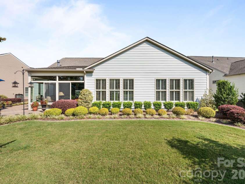 411 Haven Avenue, Fort Mill, SC 29715.  MLS# CAR4425938, YatesRealty ID 51714. Large lot and beautiful lanscaped backyard