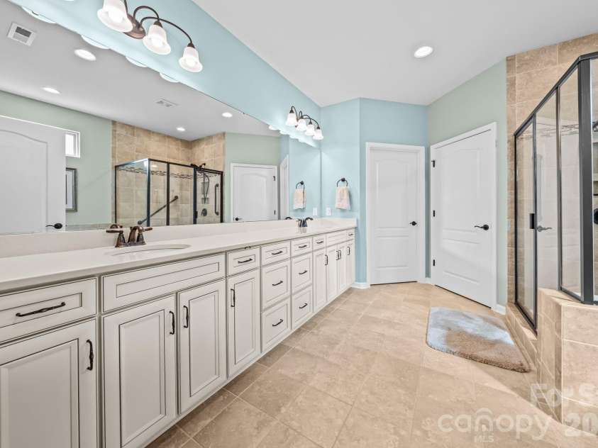 411 Haven Avenue, Fort Mill, SC 29715.  MLS# CAR4425938, YatesRealty ID 51714. Primary bathroom