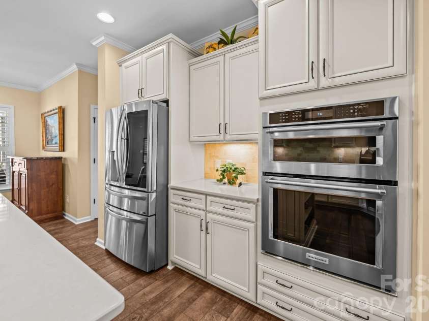 411 Haven Avenue, Fort Mill, SC 29715.  MLS# CAR4425938, YatesRealty ID 51714. Wall oven and microwave