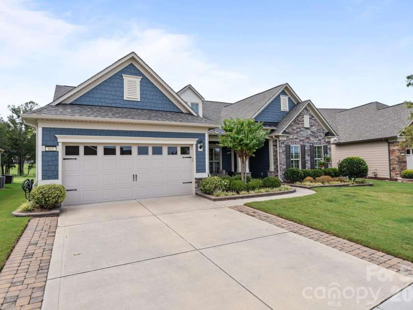 411 Haven Avenue, Fort Mill, SC 29715.  MLS# CAR4425938, YatesRealty ID 51714. Wide driveway