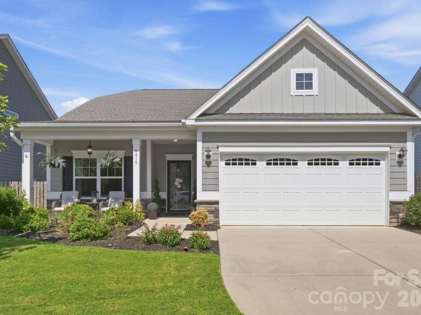 8415 Dumphries Drive, Huntersville, NC 28078.  MLS# CAR4424053, YatesRealty ID 51715. 