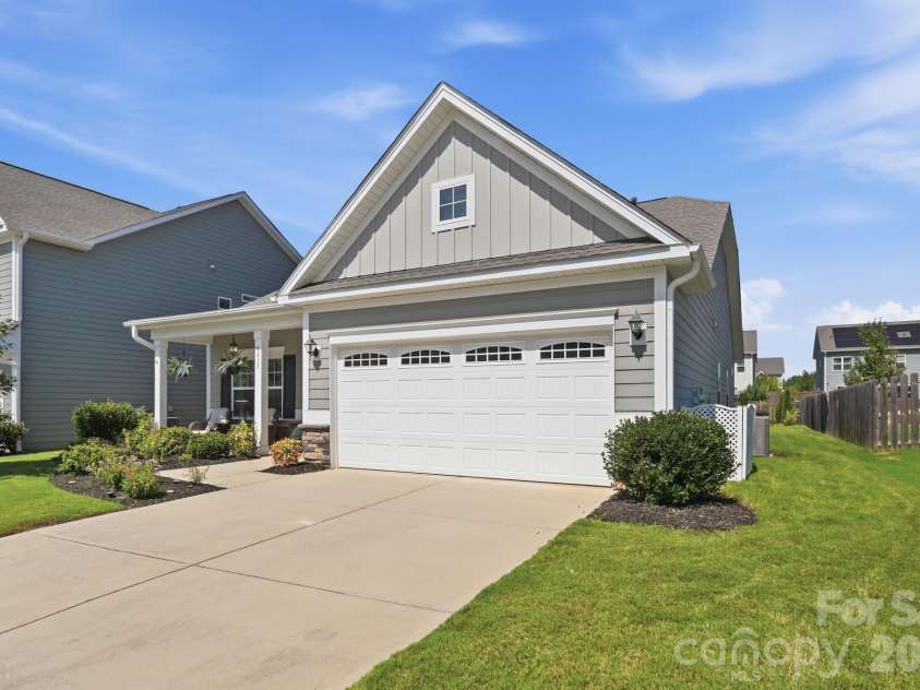 8415 Dumphries Drive, Huntersville, NC 28078.  MLS# CAR4424053, YatesRealty ID 51715. 