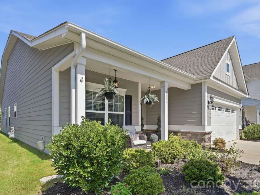 8415 Dumphries Drive, Huntersville, NC 28078.  MLS# CAR4424053, YatesRealty ID 51715. 