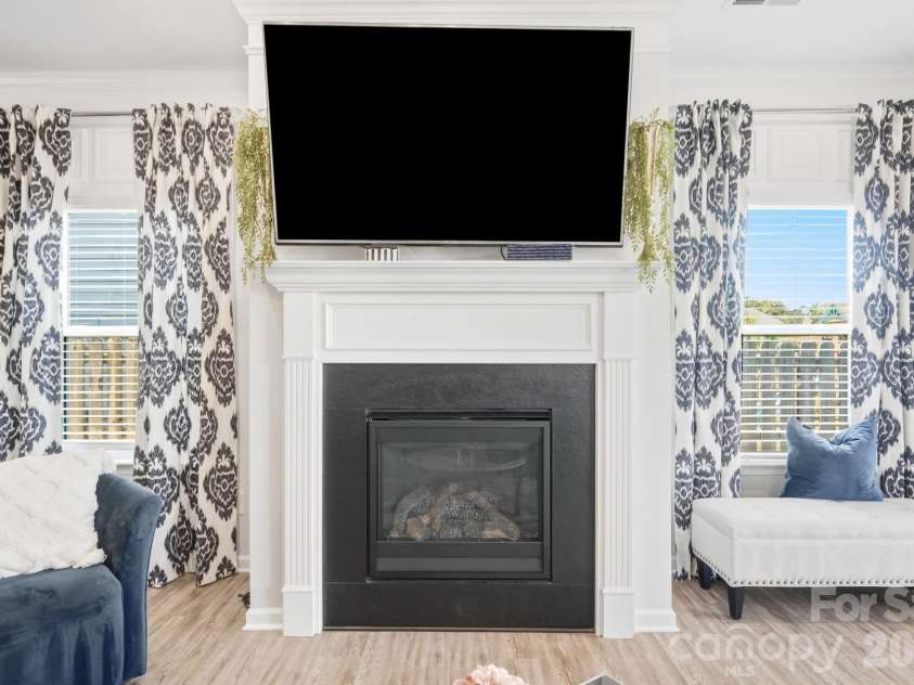 8415 Dumphries Drive, Huntersville, NC 28078.  MLS# CAR4424053, YatesRealty ID 51715. 