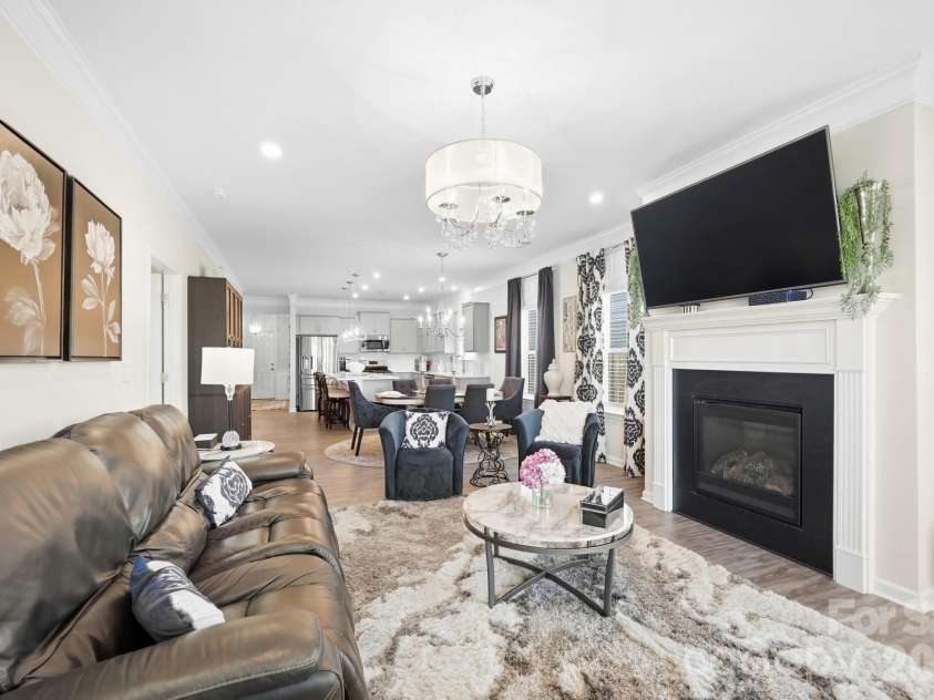 8415 Dumphries Drive, Huntersville, NC 28078.  MLS# CAR4424053, YatesRealty ID 51715. 