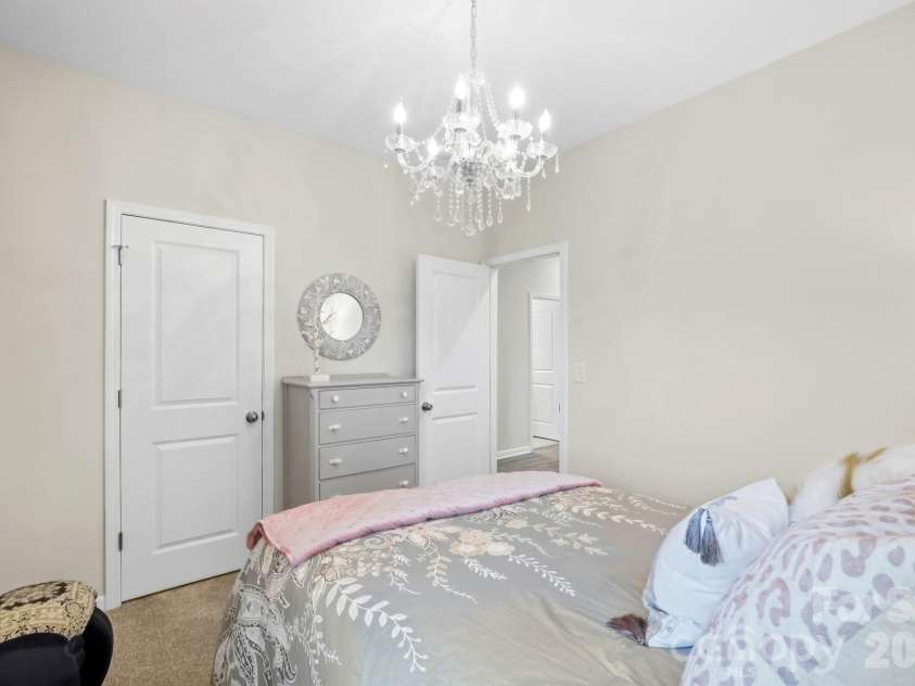 8415 Dumphries Drive, Huntersville, NC 28078.  MLS# CAR4424053, YatesRealty ID 51715. 