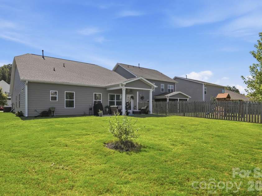 8415 Dumphries Drive, Huntersville, NC 28078.  MLS# CAR4424053, YatesRealty ID 51715. 