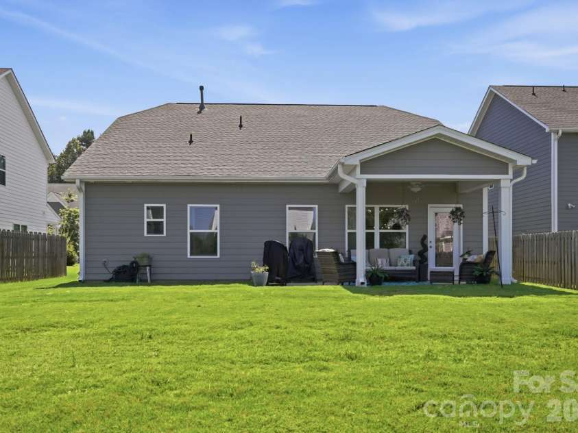 8415 Dumphries Drive, Huntersville, NC 28078.  MLS# CAR4424053, YatesRealty ID 51715. 