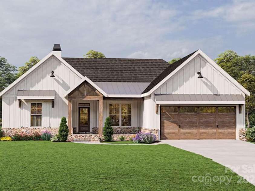 2102 Piper Ridge Drive, Lenoir, NC 28645.  MLS# CAR4221810, YatesRealty ID 5172. 