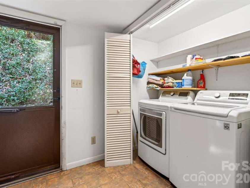 951,953,955,959 NC 9 Highway, Black Mountain, NC 28711.  MLS# CAR4342594, YatesRealty ID 5172. 