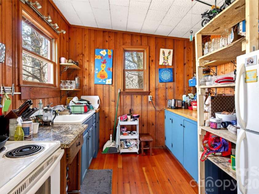 951,953,955,959 NC 9 Highway, Black Mountain, NC 28711.  MLS# CAR4342594, YatesRealty ID 5172. 