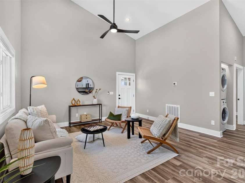211 Hanover Street, Asheville, NC 28806.  MLS# CAR4425282, YatesRealty ID 51721. Easy Flow