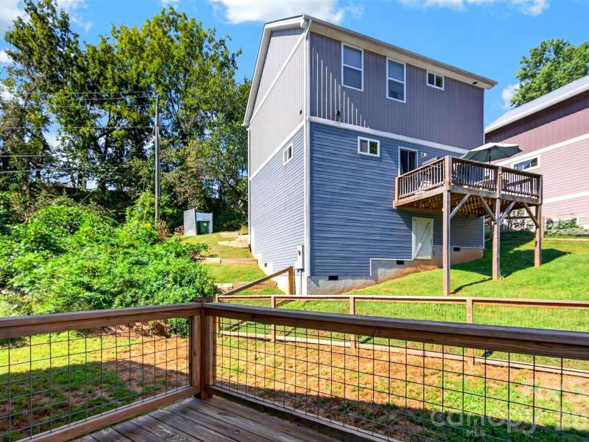 211 Hanover Street, Asheville, NC 28806.  MLS# CAR4425282, YatesRealty ID 51721. Low Maintenance Yard