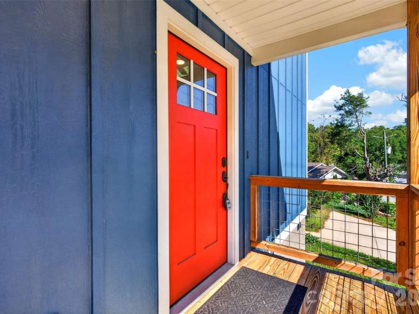 211 Hanover Street, Asheville, NC 28806.  MLS# CAR4425282, YatesRealty ID 51721. Modern Deck Railing