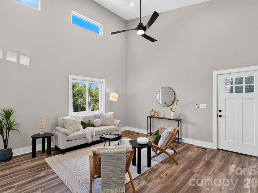 211 Hanover Street, Asheville, NC 28806.  MLS# CAR4425282, YatesRealty ID 51721. Vaulted Ceilings and Clerestory Windows
