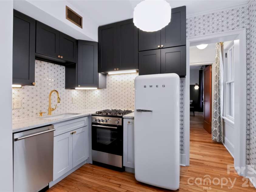 712 Louise Avenue, Charlotte, NC 28204.  MLS# CAR4424706, YatesRealty ID 51729. 