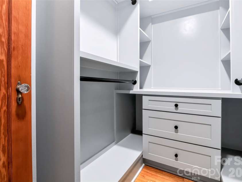 712 Louise Avenue, Charlotte, NC 28204.  MLS# CAR4424706, YatesRealty ID 51729. 