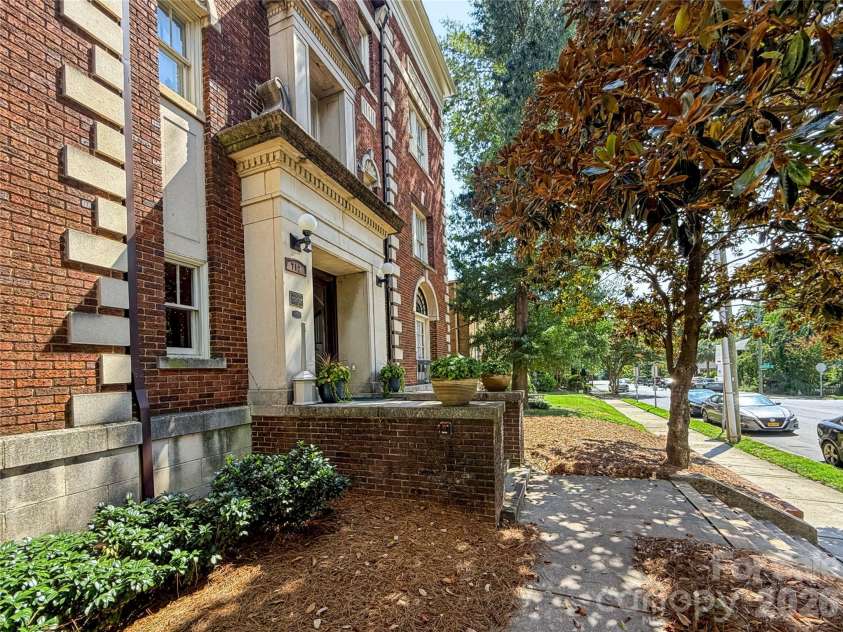 712 Louise Avenue, Charlotte, NC 28204.  MLS# CAR4424706, YatesRealty ID 51729. 
