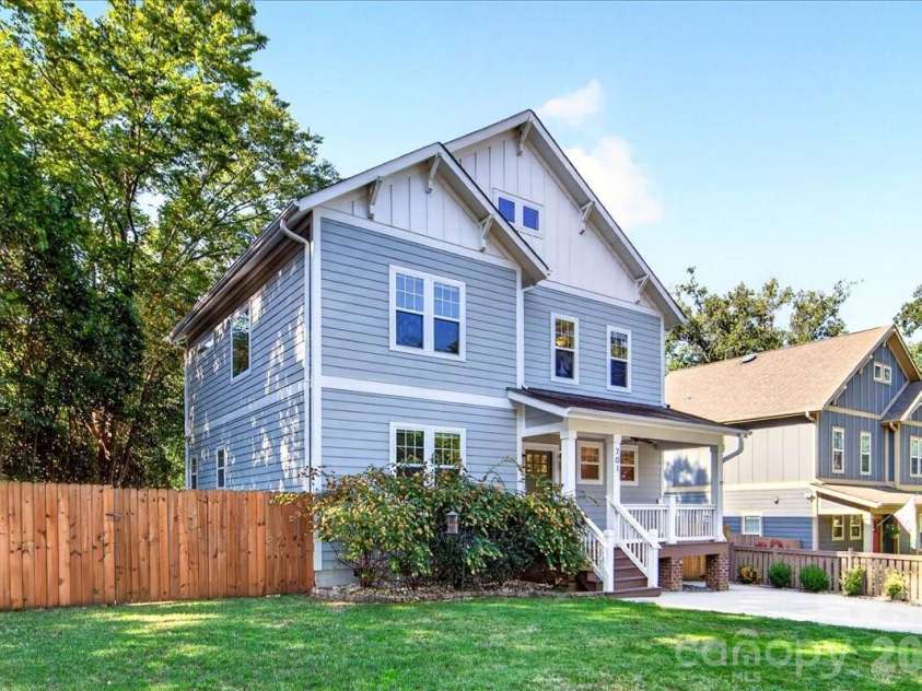 701 Seldon Drive, Charlotte, NC 28216.  MLS# CAR4423405, YatesRealty ID 51731. 