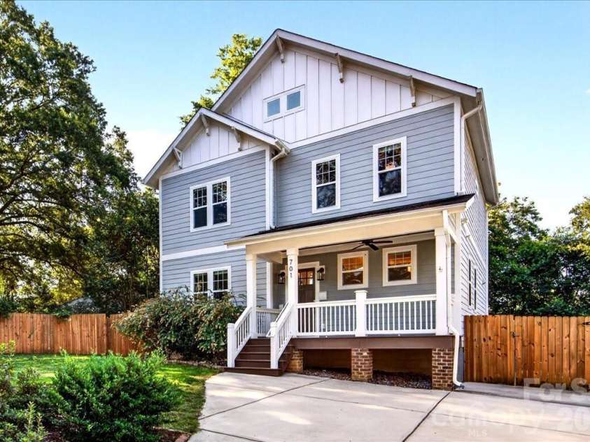 701 Seldon Drive, Charlotte, NC 28216.  MLS# CAR4423405, YatesRealty ID 51731. 