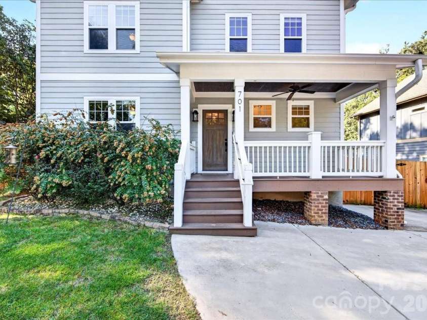 701 Seldon Drive, Charlotte, NC 28216.  MLS# CAR4423405, YatesRealty ID 51731. 