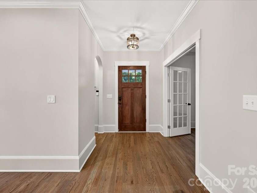 701 Seldon Drive, Charlotte, NC 28216.  MLS# CAR4423405, YatesRealty ID 51731. 