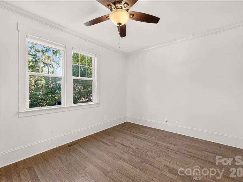 701 Seldon Drive, Charlotte, NC 28216.  MLS# CAR4423405, YatesRealty ID 51731. 