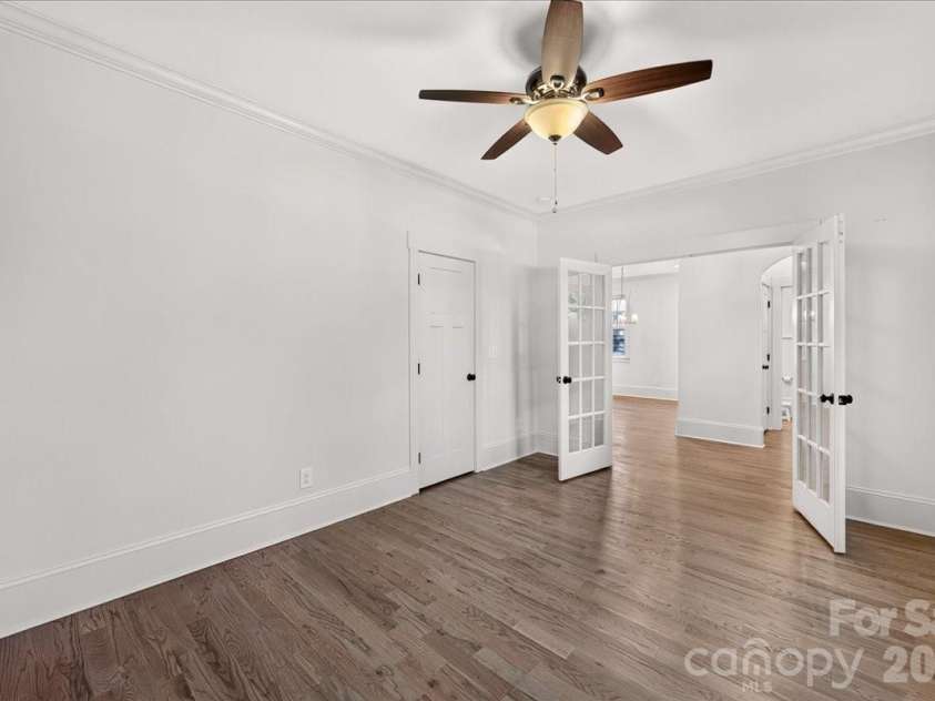701 Seldon Drive, Charlotte, NC 28216.  MLS# CAR4423405, YatesRealty ID 51731. 