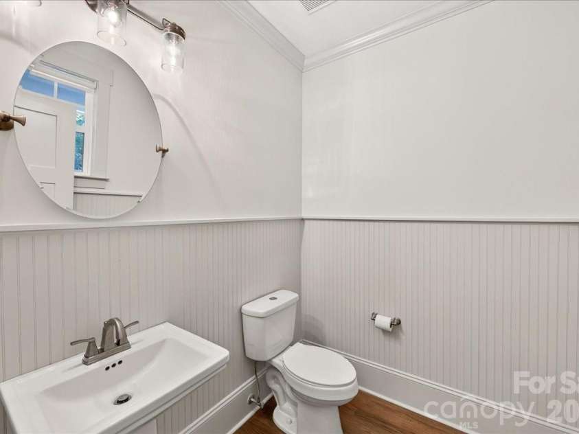 701 Seldon Drive, Charlotte, NC 28216.  MLS# CAR4423405, YatesRealty ID 51731. 
