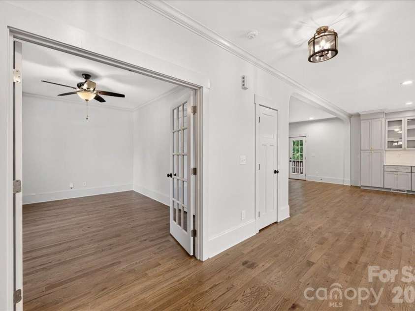 701 Seldon Drive, Charlotte, NC 28216.  MLS# CAR4423405, YatesRealty ID 51731. 