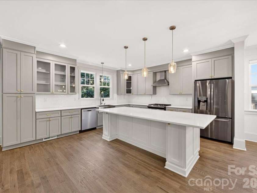 701 Seldon Drive, Charlotte, NC 28216.  MLS# CAR4423405, YatesRealty ID 51731. 