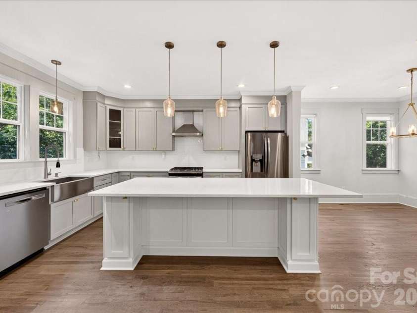 701 Seldon Drive, Charlotte, NC 28216.  MLS# CAR4423405, YatesRealty ID 51731. 