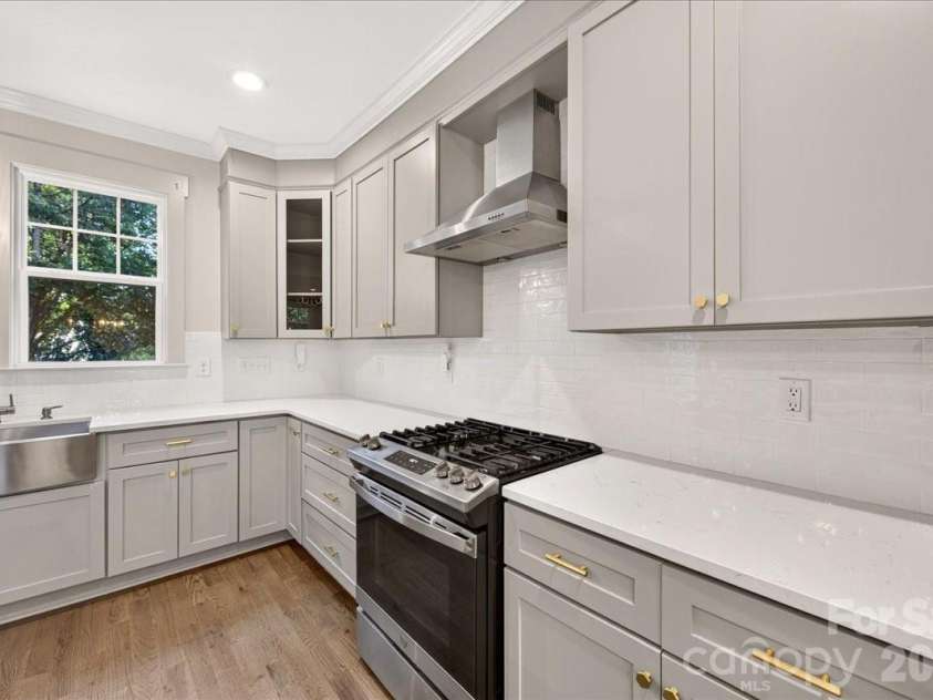 701 Seldon Drive, Charlotte, NC 28216.  MLS# CAR4423405, YatesRealty ID 51731. 