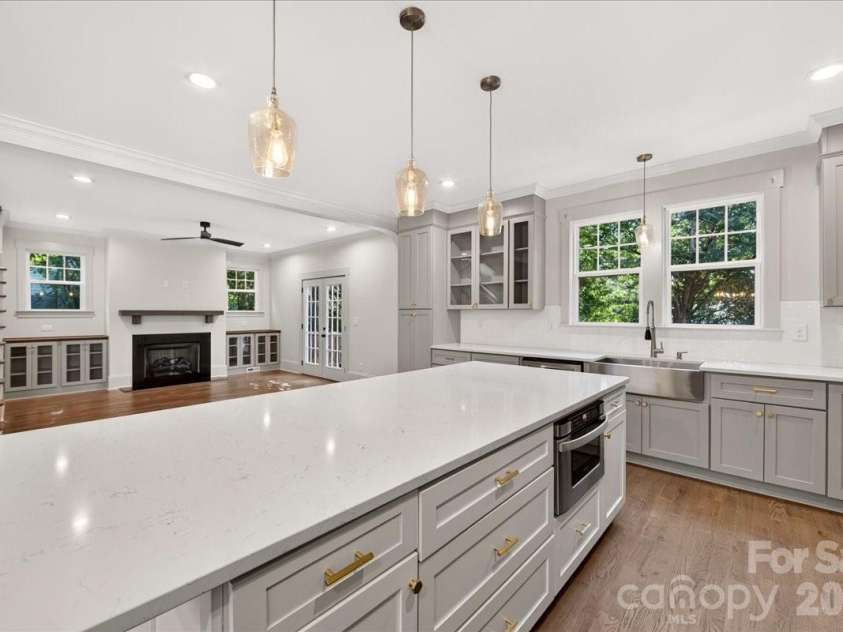 701 Seldon Drive, Charlotte, NC 28216.  MLS# CAR4423405, YatesRealty ID 51731. 