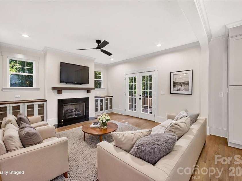 701 Seldon Drive, Charlotte, NC 28216.  MLS# CAR4423405, YatesRealty ID 51731. 