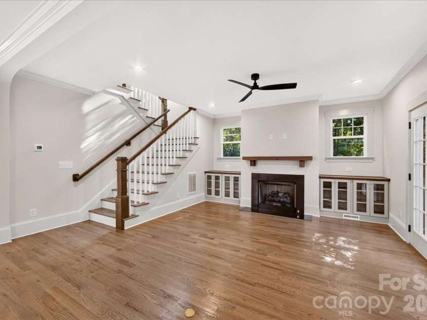 701 Seldon Drive, Charlotte, NC 28216.  MLS# CAR4423405, YatesRealty ID 51731. 