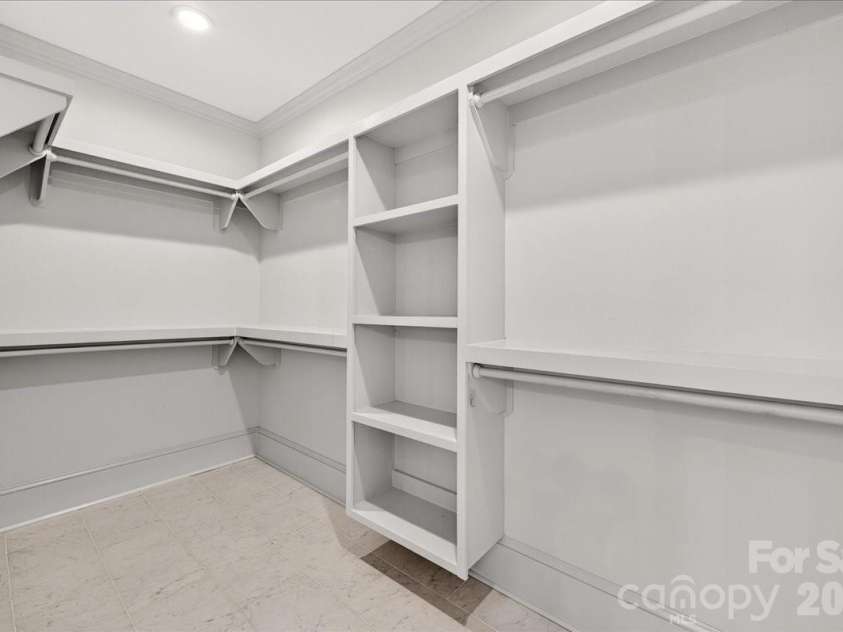 701 Seldon Drive, Charlotte, NC 28216.  MLS# CAR4423405, YatesRealty ID 51731. 