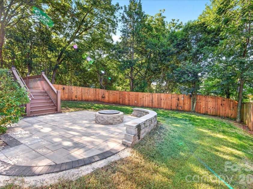 701 Seldon Drive, Charlotte, NC 28216.  MLS# CAR4423405, YatesRealty ID 51731. 